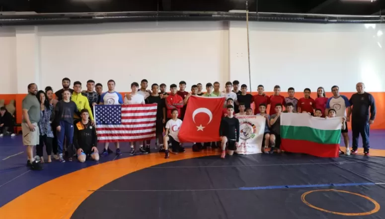 Türk, Bulgar, Rumen ve ABD’li genç güreşçiler, “dostluk kampı”nda buluştu