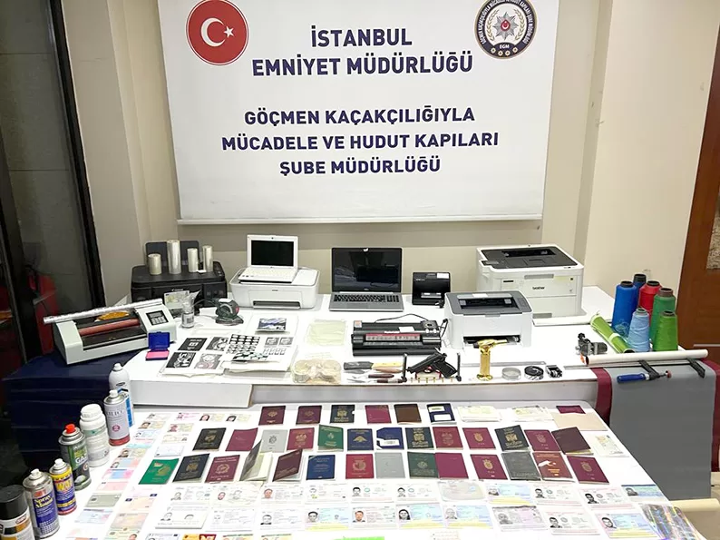 İstanbul’da resmi belgede sahtecilik operasyonunda 3 zanlı tutuklandı