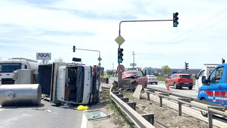 Tekirdağ’da pikap ile kamyonetin çarpıştığı kazada 2 kişi yaralandı