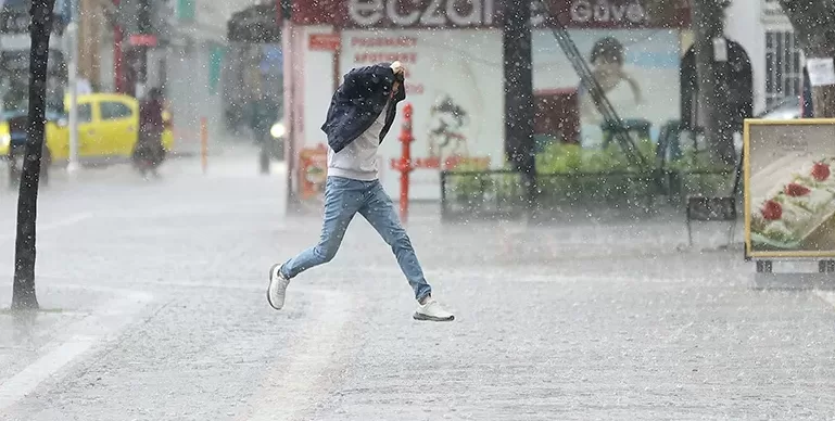 Meteorolojiden Edirne, Kırklareli ve Çanakkale için kuvvetli sağanak uyarısı