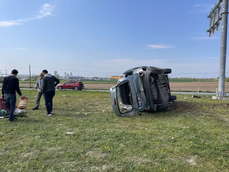 Edirne’de devrilen hafif ticari aracın sürücüsü yaralandı