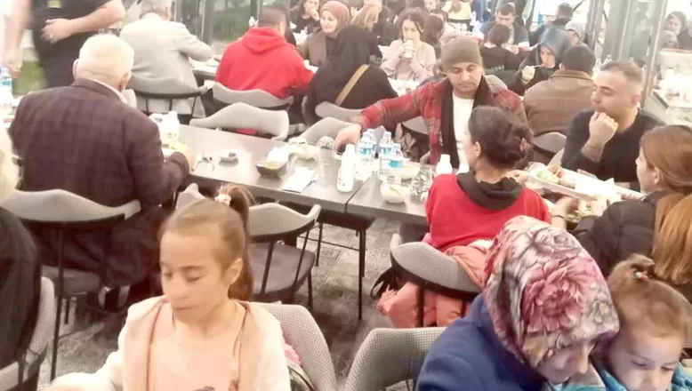 Malatyalılar Derneğinden depremzede ailelere iftar yemeği