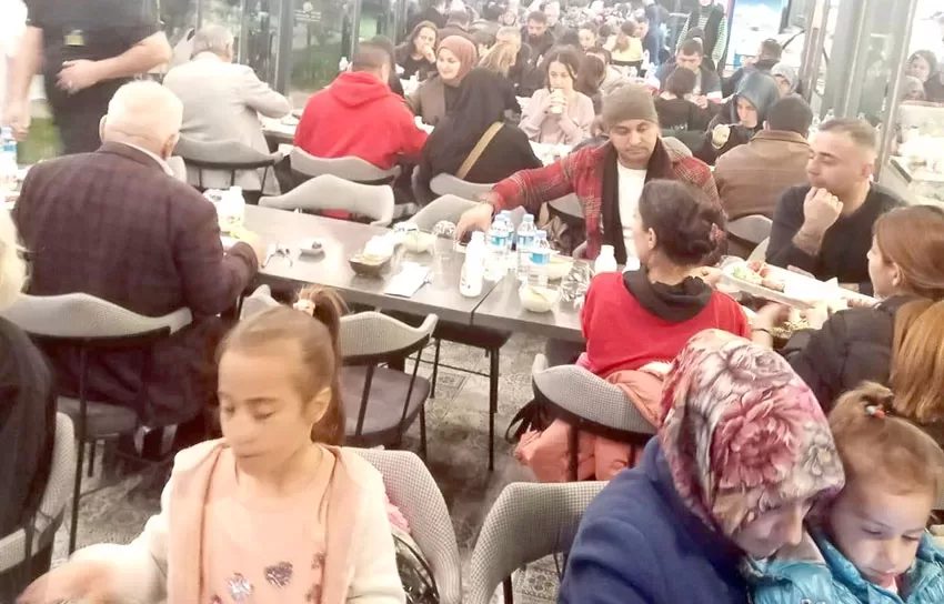 Malatyalılar Derneğinden depremzede ailelere iftar yemeği