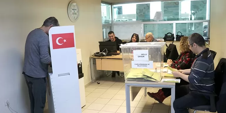 Türkiye’nin Avrupa’ya açılan sınır kapılarında oy verme işlemi sürüyor