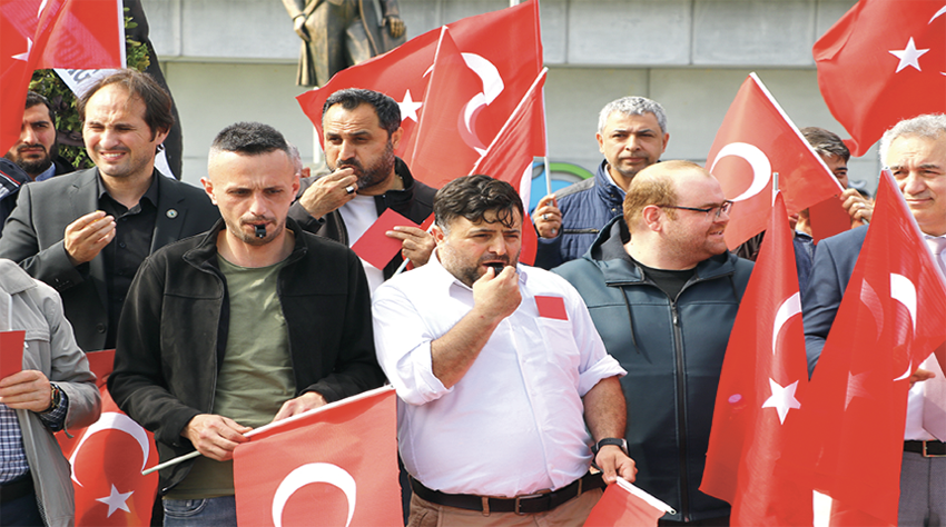 Tekirdağ’da STK’ler belediyenin depremzedelerin konaklamalarına son verme kararını protesto etti