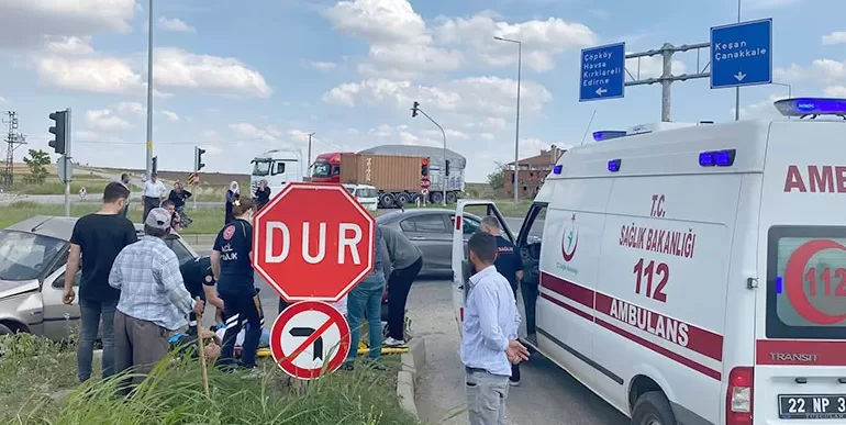 Edirne’de iki otomobilin çarpıştığı kazada 7 kişi yaralandı