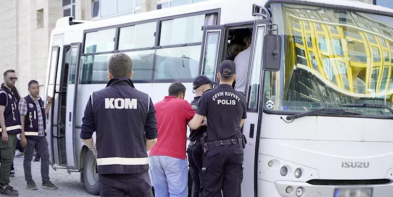 Edirne’de “Kukla” operasyonunda gözaltına alınan 24 şüpheli adliyeye sevk edildi