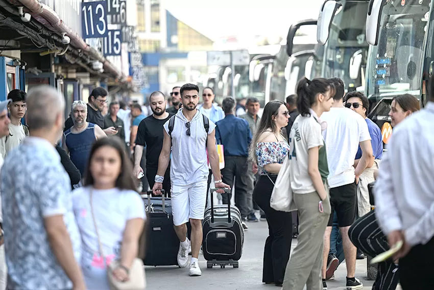İstanbul otogarında bayram yoğunluğu