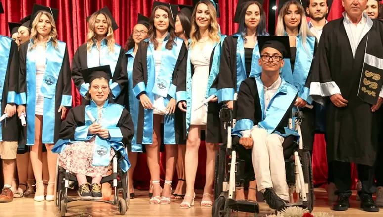 Spor bilimleri fakültesinden mezun engelli öğrenciler, azimleriyle örnek oluyor