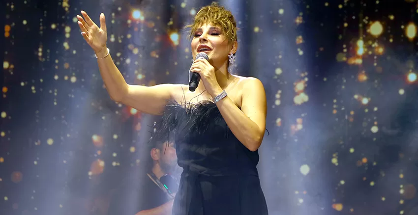 Şarkıcı Mustafa Ceceli ve Funda Arar Tekirdağ’da konser verdi