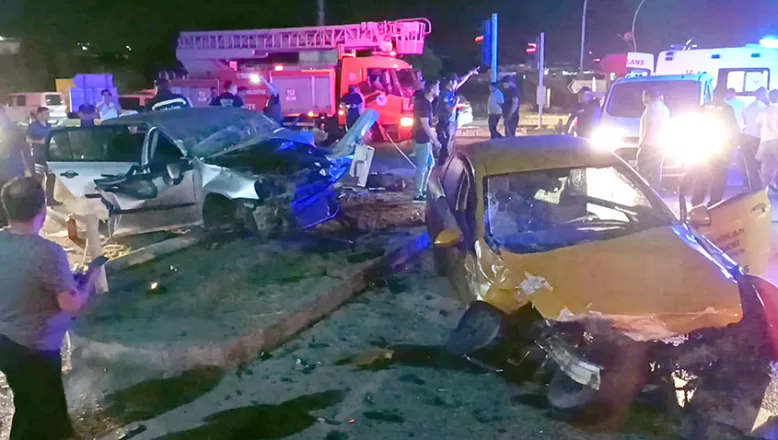 Tekirdağ’da taksi ile otomobilin çarpıştığı kazada 3 kişi yaraladı