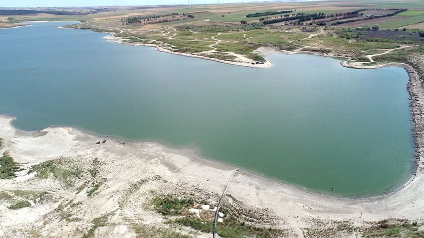 Tekirdağ’daki Türkmenli Göleti’nin su seviyesi kuraklık nedeniyle düştü