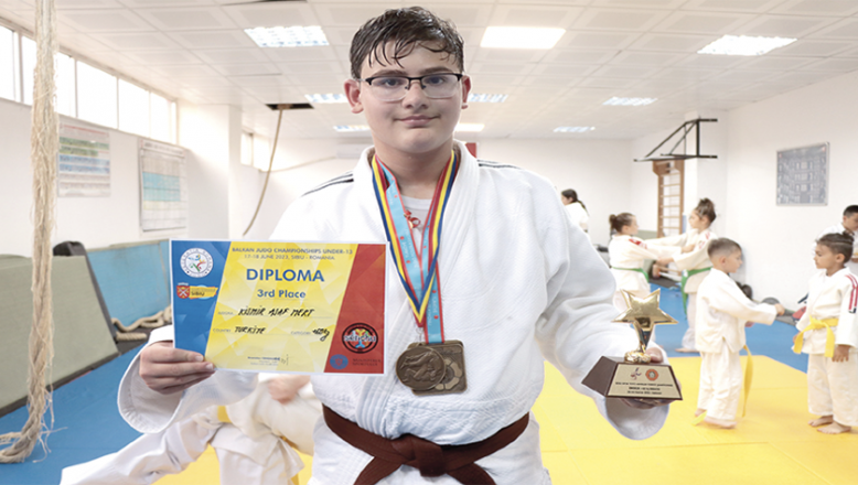 İlk uluslararası turnuvasında ikinci olan 12 yaşındaki judocu, olimpiyatları hedefliyor