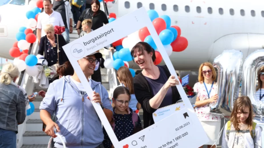 Burgas Havaalanı yılın 1 milyonuncu yolcusunu karşıladı