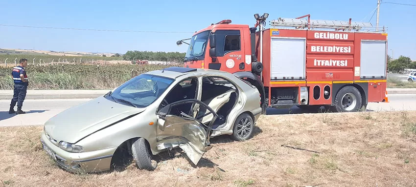 Gelibolu’da çarpışan hafif ticari araç ile otomobilin sürücüleri yaralandı