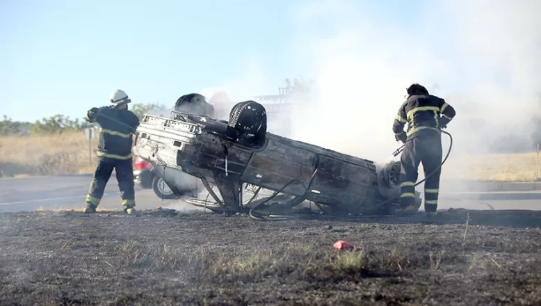 Kırklareli’nde kaza yapan otomobil yandı