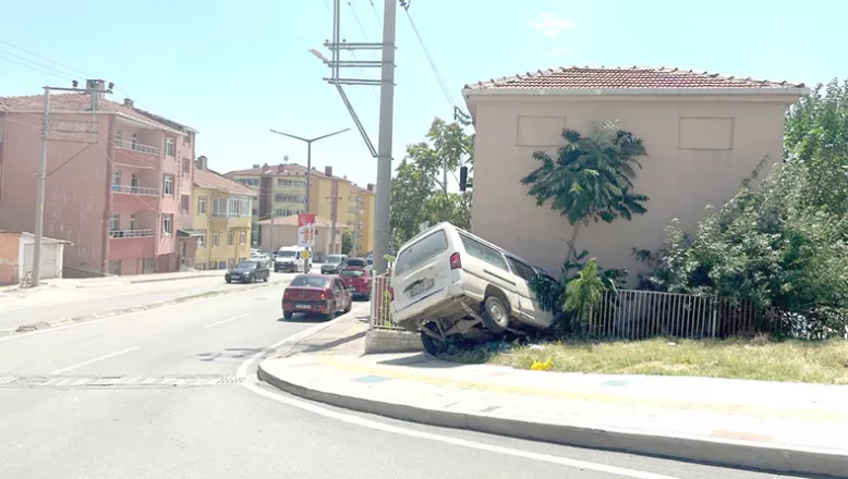 Edirne’de panelvan ve otomobilin çarpıştığı kazada bir kişi yaralandı