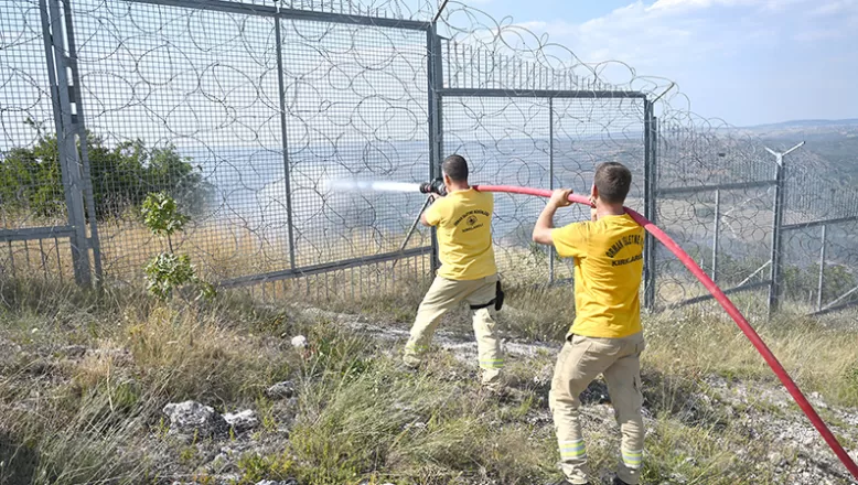 Türkiye – Bulgaristan sınırında çıkan orman yangını söndürüldü