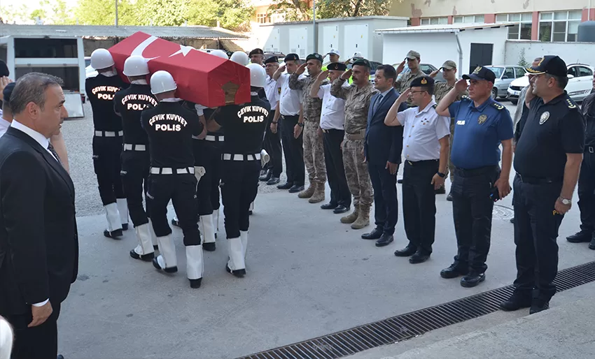 Edirne’de tedavi gördüğü hastanede yaşamını yitiren polisin cenazesi Balıkesir’e uğurlandı