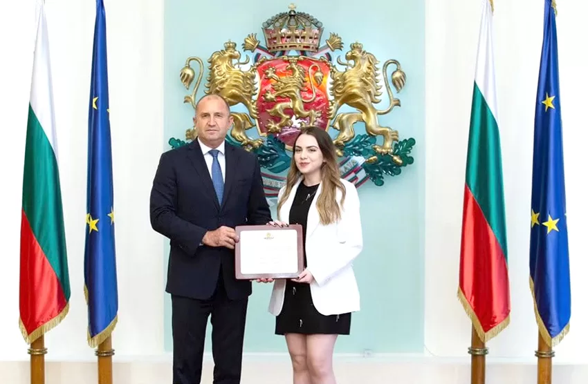 Cumhurbaşkanı Radev, Nurgül’ü onursal plaketle ödüllendirdi