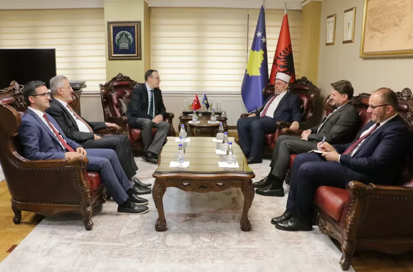 Büyükelçi Angılı, Kosova İslam Birliği Merkezi’ni ziyaret etti