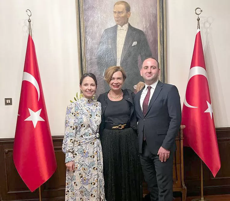 Türk diplomatlar Sofya Büyükelçiliği’ne veda etti