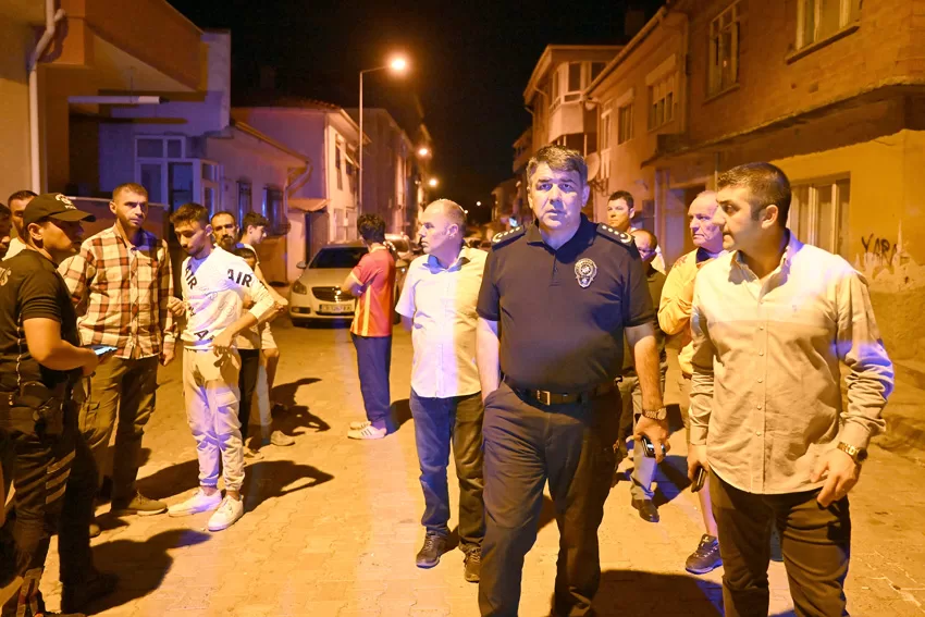 AA 20230920 32203612 32203608 EDIRNEDE 41 DUZENSIZ GOCMEN YAKALANDI jpg - 41 düzensiz göçmen yakalandı