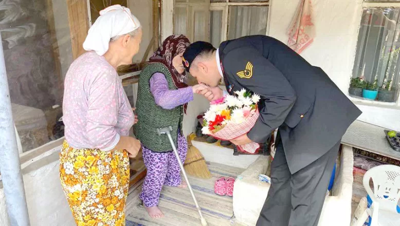 Edirne’de Jandarma yaşlıları ziyaret etti