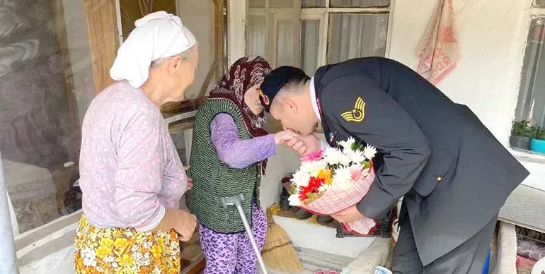 Edirne’de Jandarma yaşlıları ziyaret etti