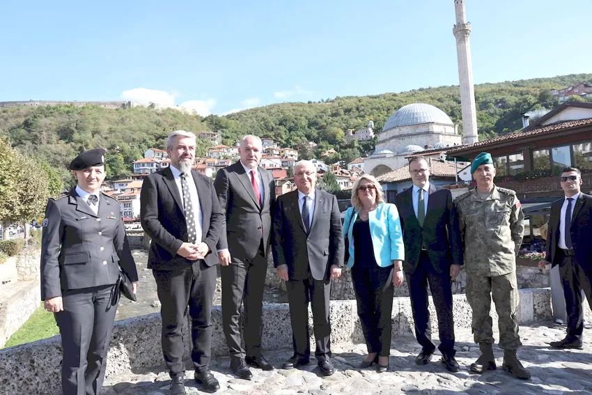 Milli Savunma Bakanı Güler, Prizren Başkonsolosluğu ve Mamuşa Belediyesini ziyaret etti
