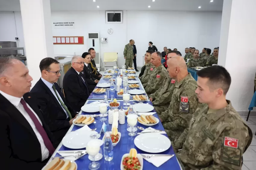 Milli Savunma Bakanı Güler, Kosova’da görev yapan Mehmetçiklerle bir araya geldi