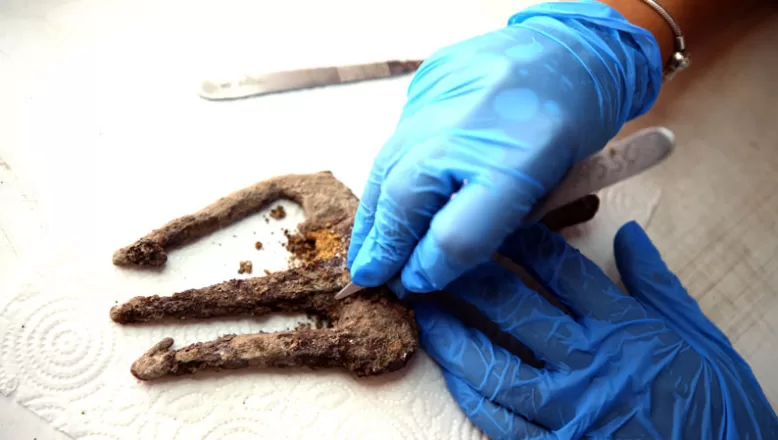 Assos Antik Kenti’nde 1700 yıllık üç dişli zıpkın bulundu