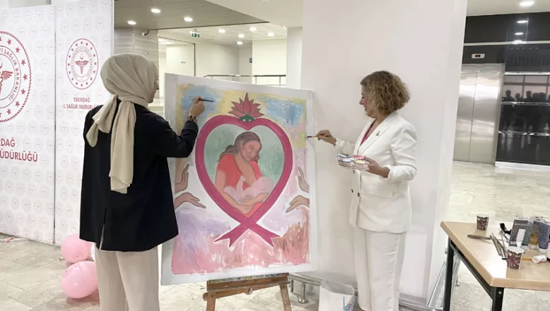 Tekirdağ’da kadınlar, meme kanserine “mutlu anne” resmi çizerek dikkati çekti