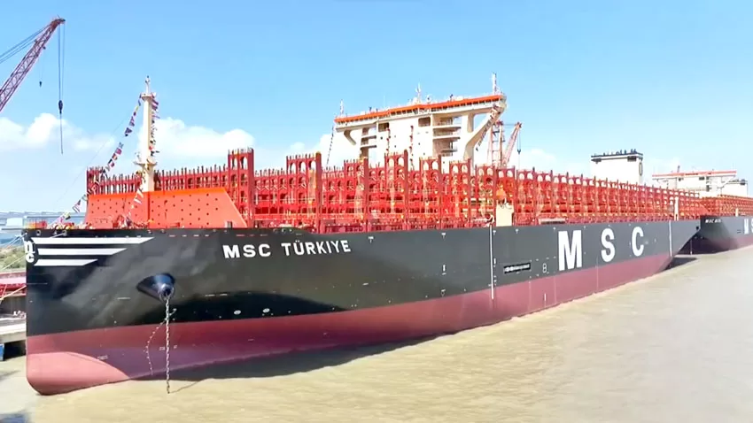 Dünyanın en büyük konteyner gemilerinden birine “Türkiye” adı verildi