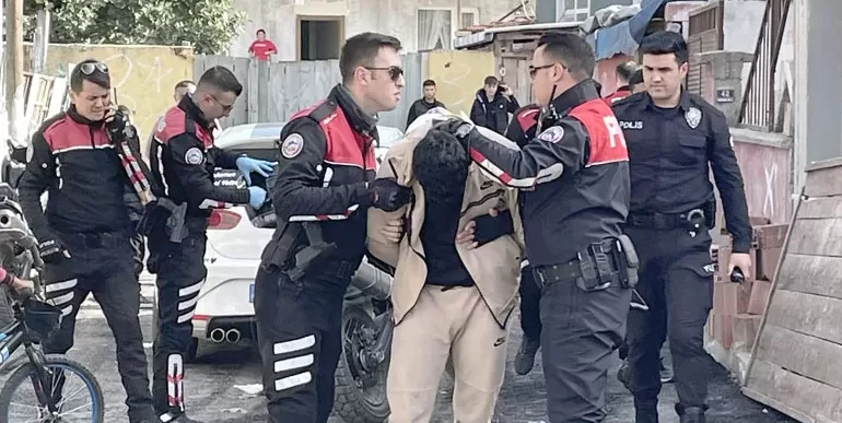 Edirne’de üzerlerinden sahte kimlik ve sahte basın kartı çıkan şüpheliler gözaltına alındı