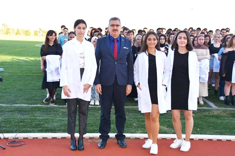 NKÜ Tıp Fakültesi öğrencileri beyaz önlük giydi