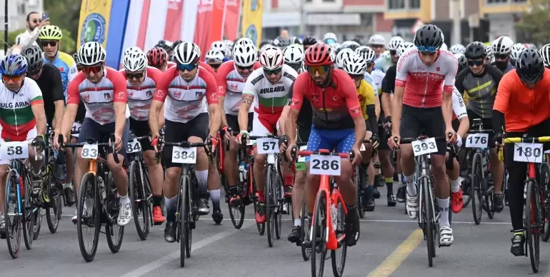 Edirne’de 14. Cumhuriyet Kupası Bisiklet Yol Yarışı düzenlendi