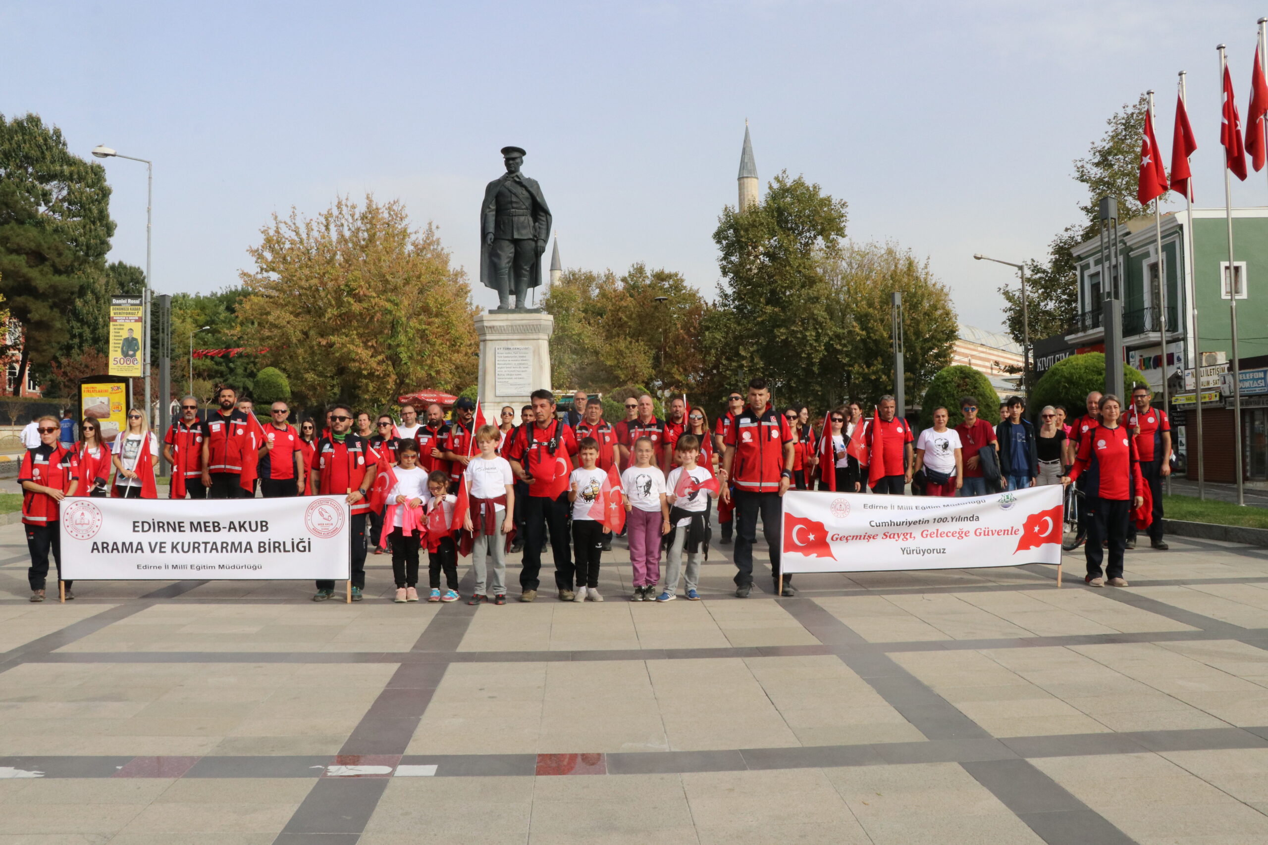 Edirne’de öğretmenler “Cumhuriyet yürüyüşü” düzenledi