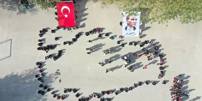 Edirne’de 100 öğrenci Türkiye haritası koreografisi oluşturdu