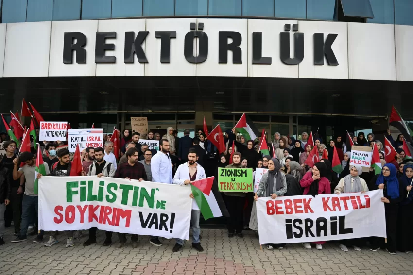 Trakya Üniversitesi öğrencileri İsrail’in Gazze’ye saldırılarını protesto etti
