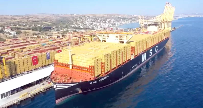 Dünyanın en büyük konteyner gemilerinden “MSC Türkiye” Tekirdağ’a geldi