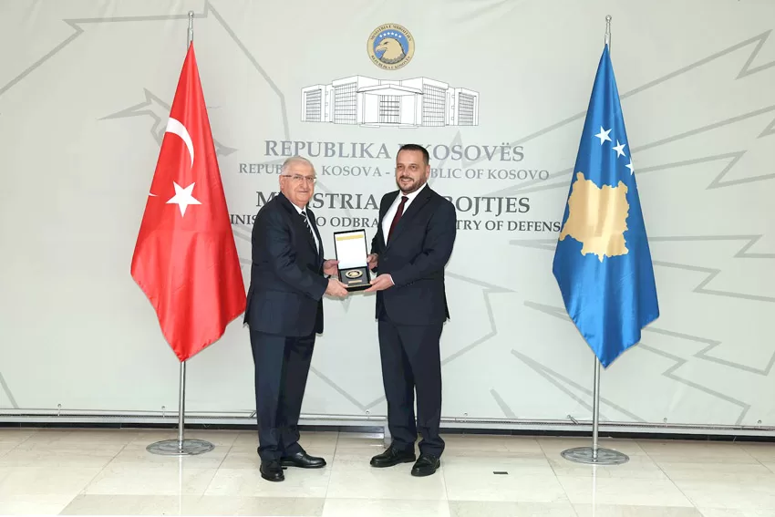 Milli Savunma Bakanı Güler, Kosova Savunma Bakanı Maqedoncı ile bir araya geldi