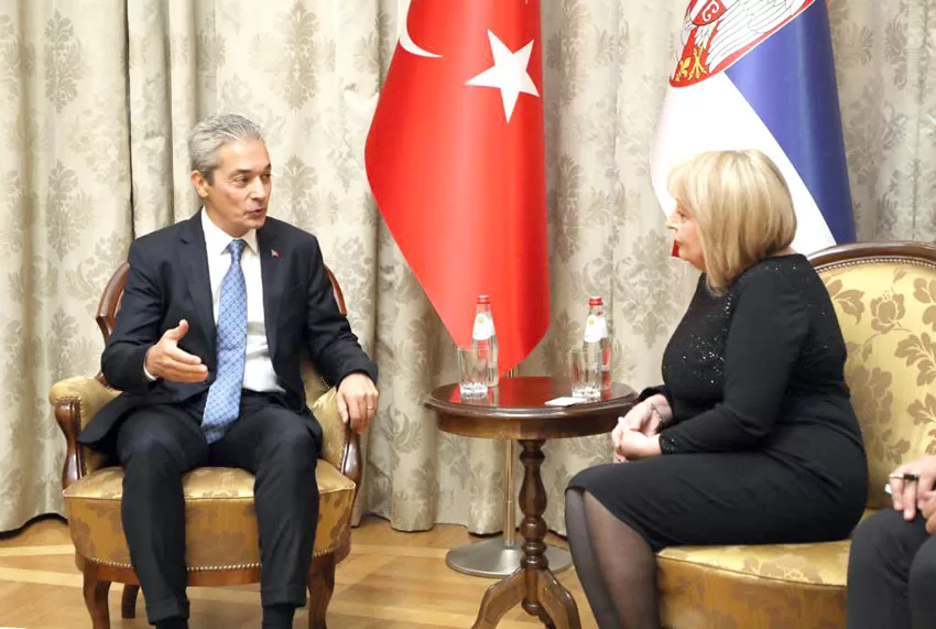 Belgrad Büyükelçisi Aksoy, Sırbistan Eğitim Bakanı’nı ziyaret etti