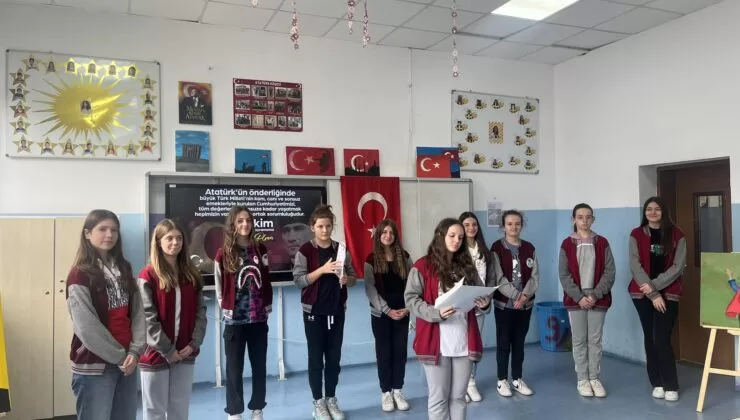 Priştine’de Türk öğrencilerin 100. yıl coşkusu