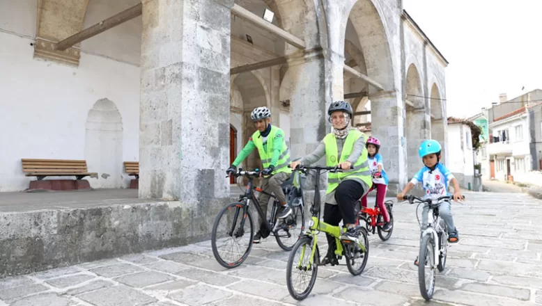 Edirne’de imam ve ailesi bisiklet sürmeyi yaşam biçimine dönüştürdü