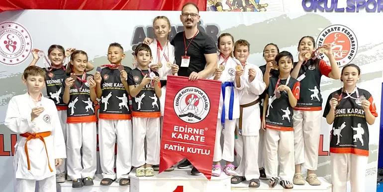 Edirneli karateciler 20 madalya kazandı