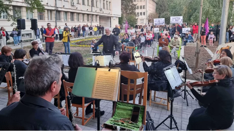 Razgrad’daki Senfoni Orkestrasından müzikli protesto