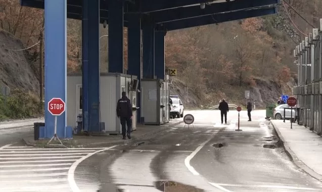 Kosova ile Sırbistan arasındaki Jarinje Sınır Kapısı tekrar ulaşıma açıldı