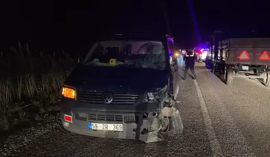 Edirne’de panelvan ile çarpışan motosikletteki 2 genç hayatını kaybetti