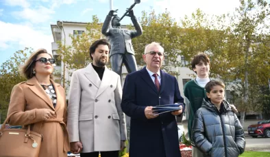 Klarnet virtüozü Serkan Çağrı’nın heykeli memleketi Keşan’da törenle açıldı